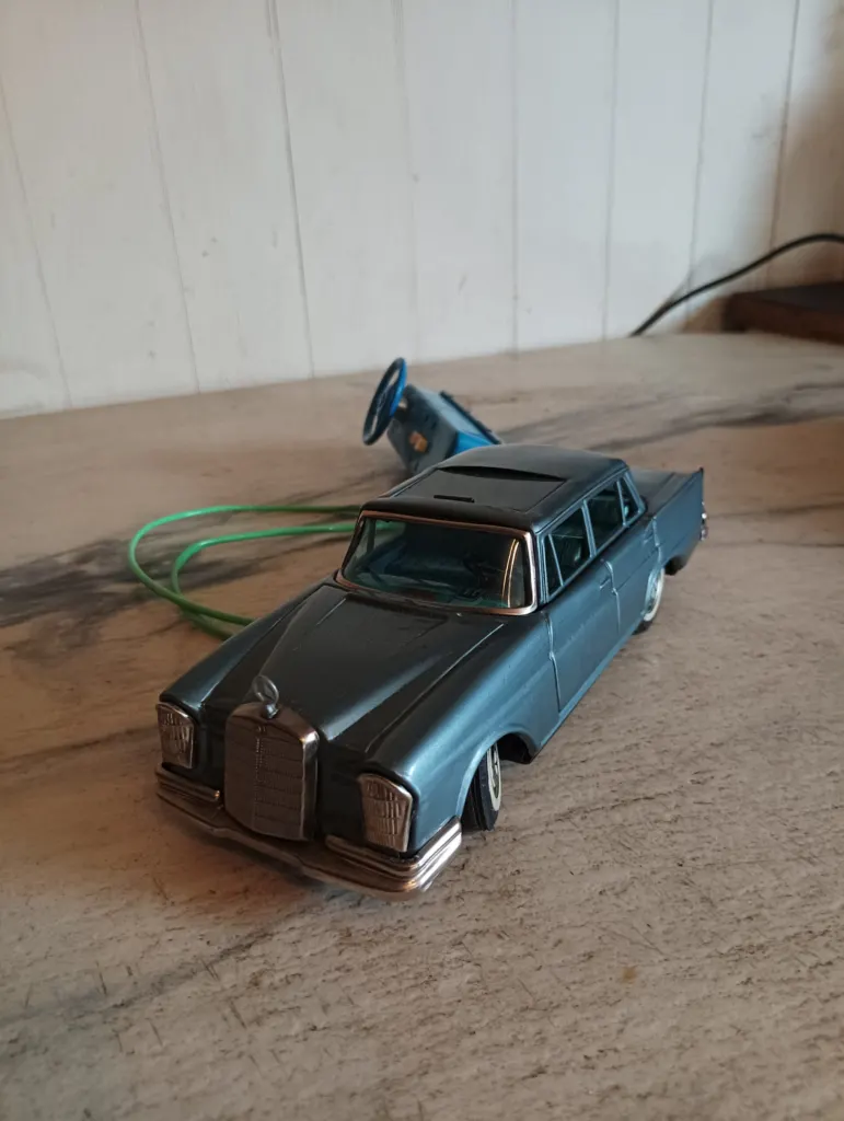 Mercedes Benz 220 Sedan