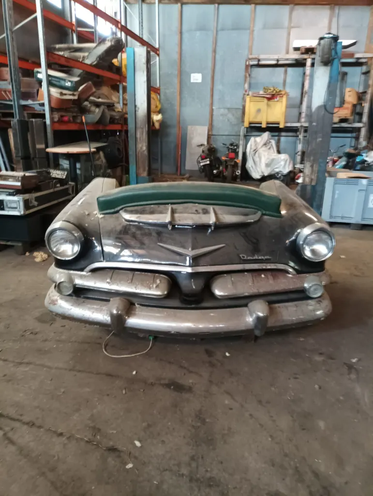 Sofa front Dodge Coronet 1955