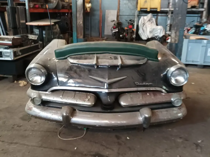 Sofa front Dodge Coronet 1955