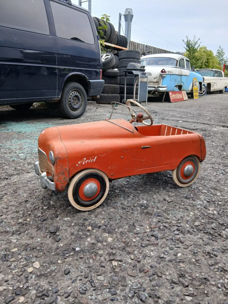 Ariel tri-ang pedalcar